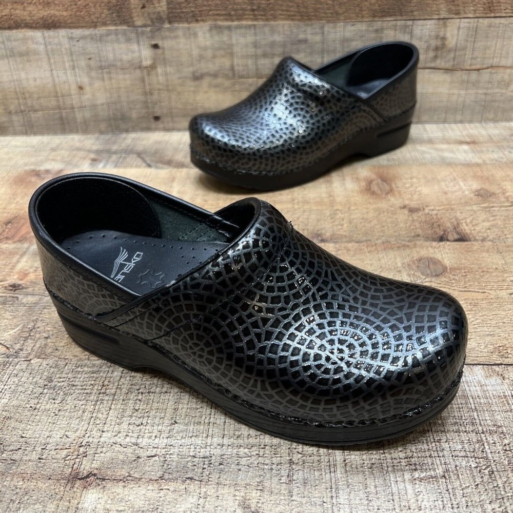 Dansko Womens Black/Silver Patent Leather Slip On Comfort Clogs Size 37.
